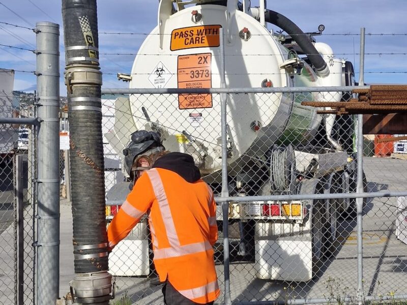 utility_solutions_hydro-excavation_pipe_images-excavation-vacuum_loading-6